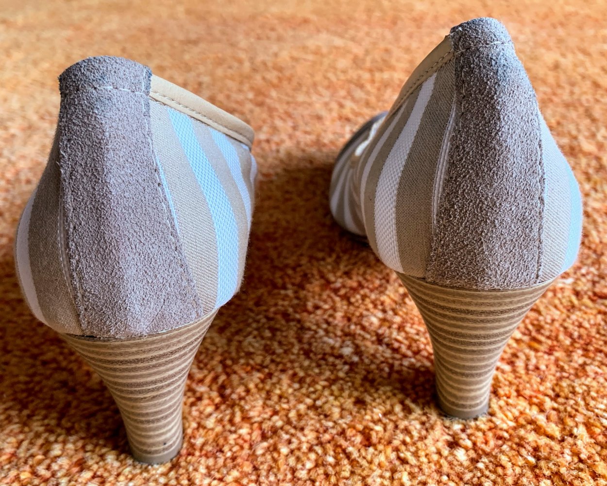 Damen Schuhe Pumps Gr.39 in Creme/Beige gestreift von Tamaris NW 
