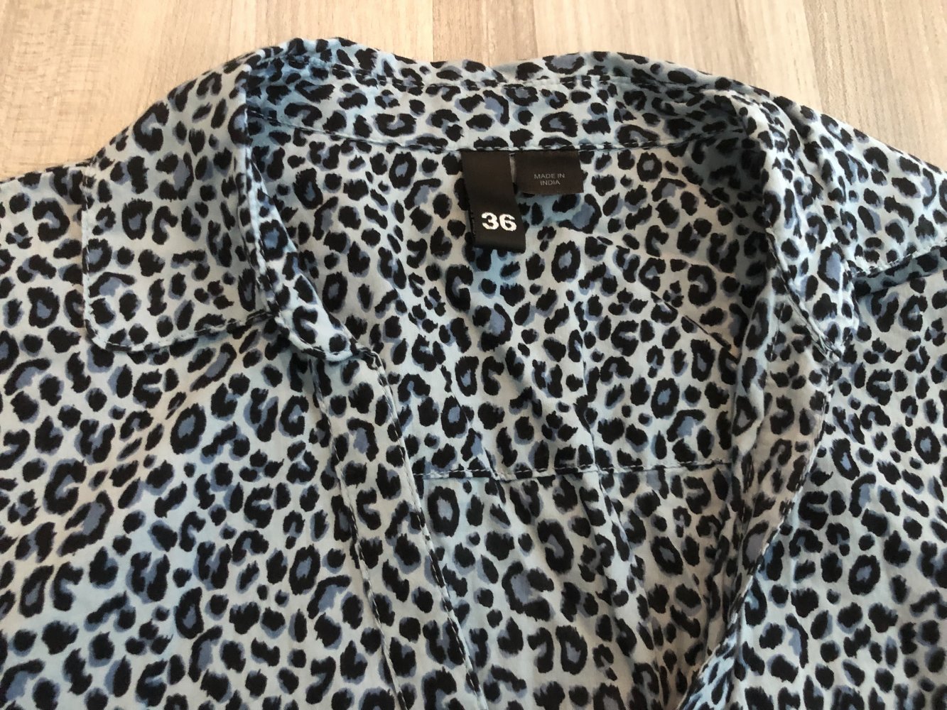Blau-schwarze Bluse - Leopardenmuster - Größe 36 - TOP-Zustand