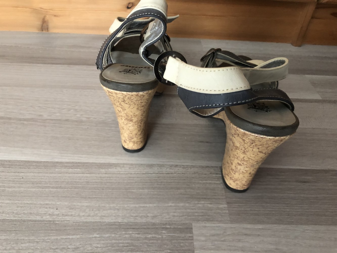 Grau-weiße High Heels - Fuzzies - Größe 38 - Nie getragen!