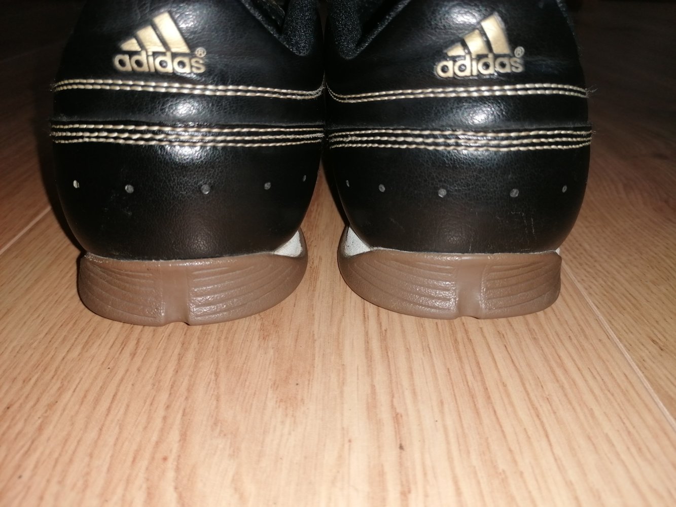 Adidas Questra Hallenfußballschuhe Fußballschuhe Gr. 40 2/3