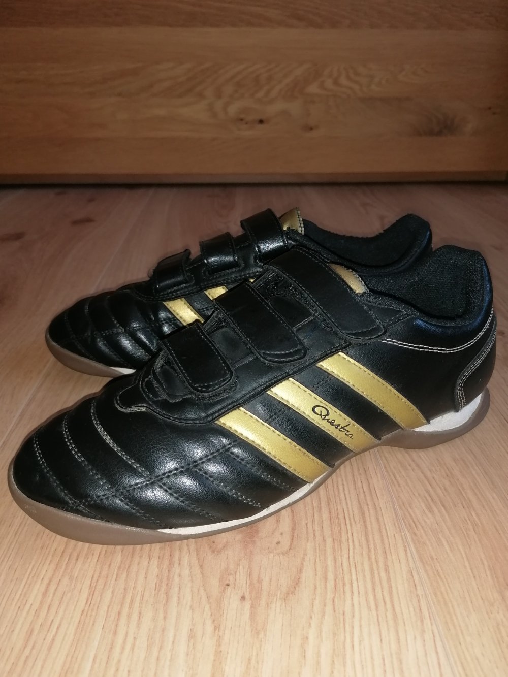 Adidas Questra Hallenfußballschuhe Fußballschuhe Gr. 40 2/3