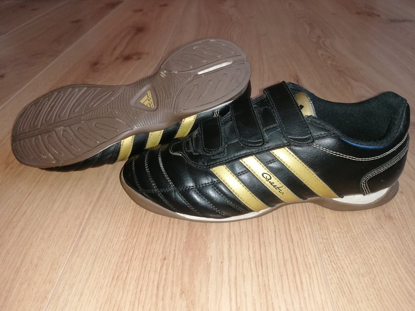 Adidas Questra Hallenfußballschuhe Fußballschuhe Gr. 40 2/3