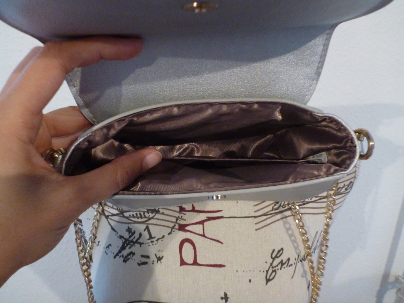 silberne Handtasche