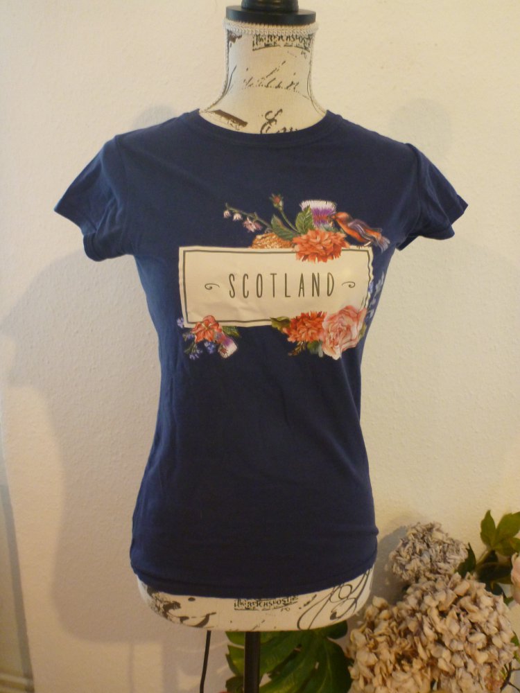 blaues T-Shirt 