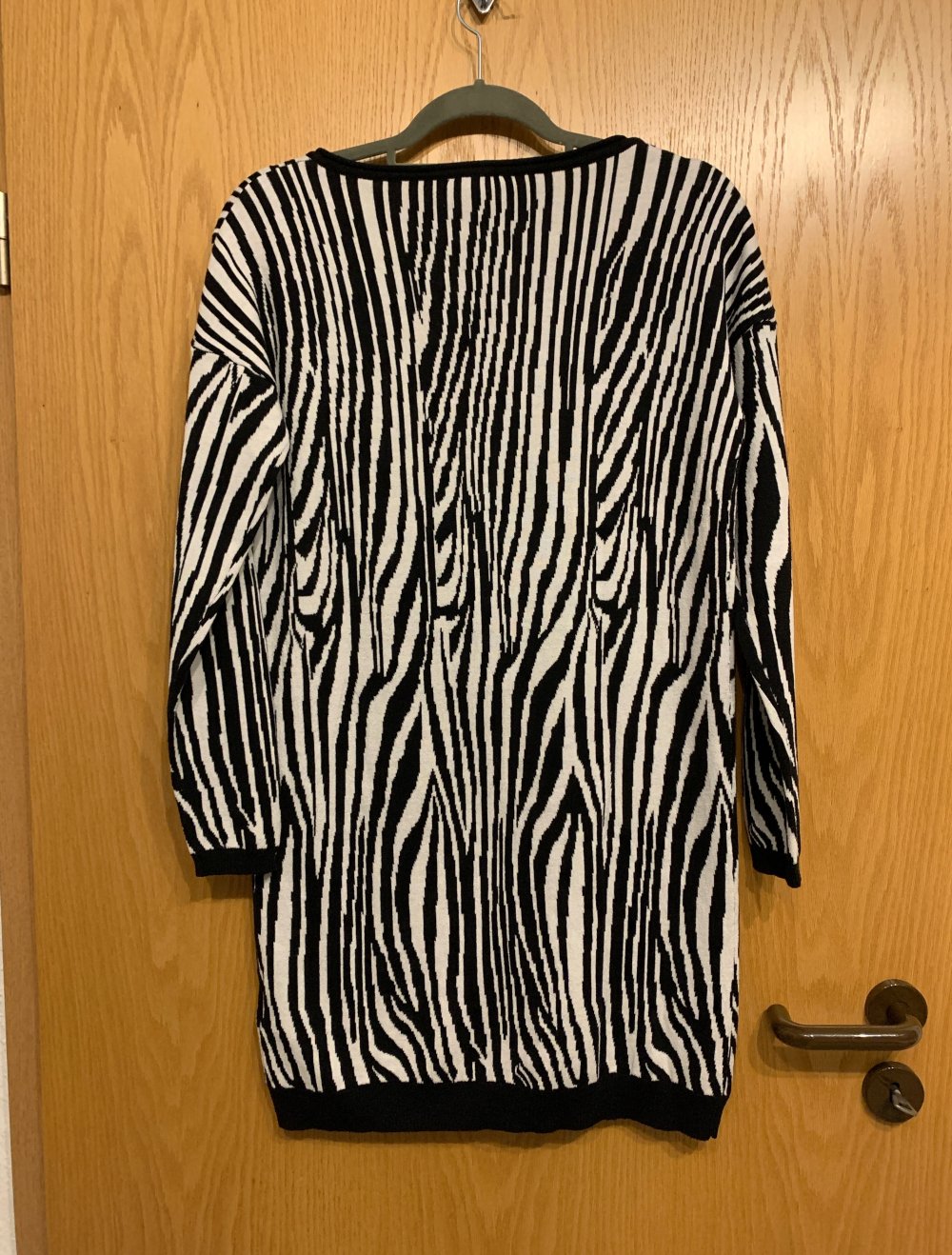 Strickkleid mit Zebramuster