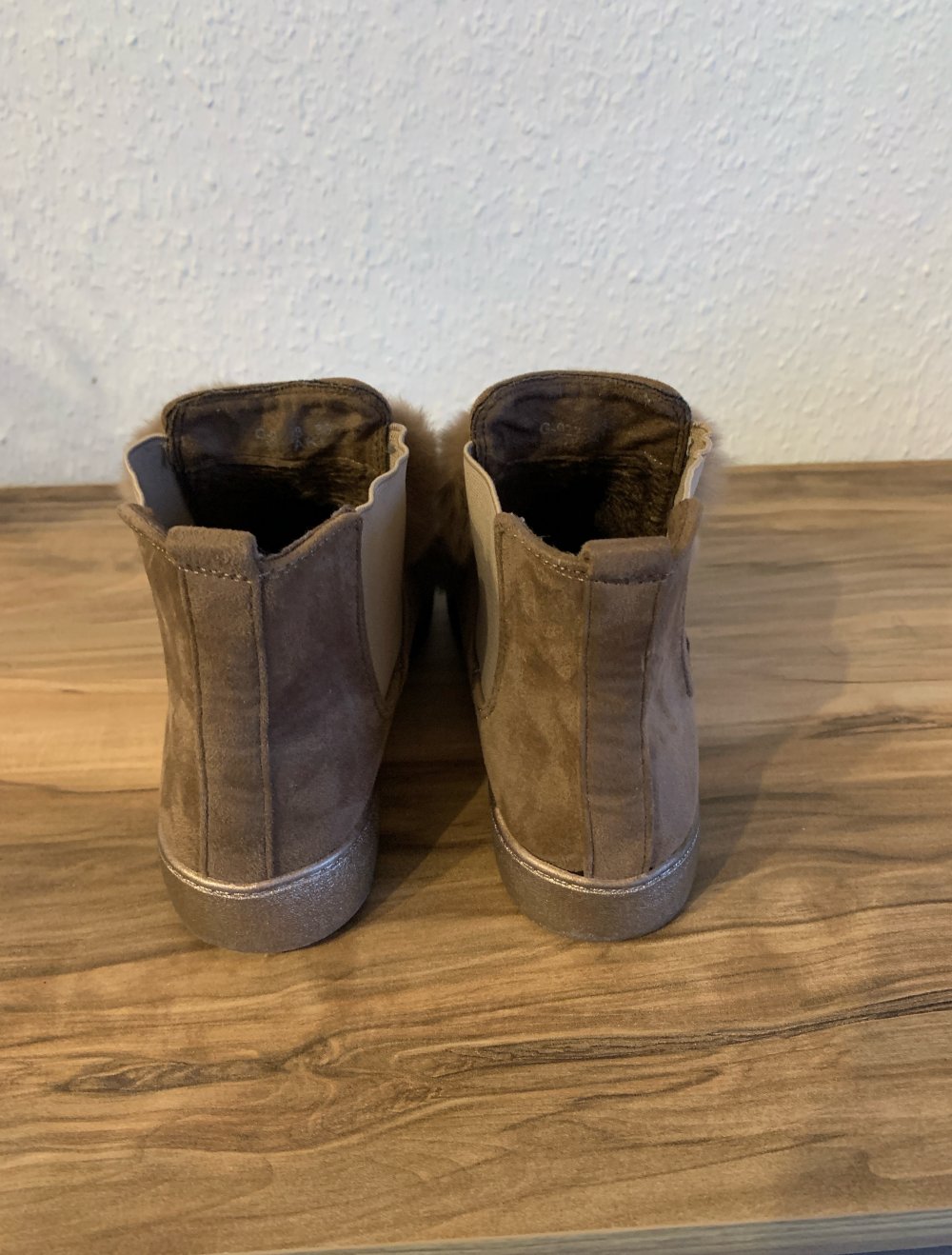 Braune Boots mit Fell
