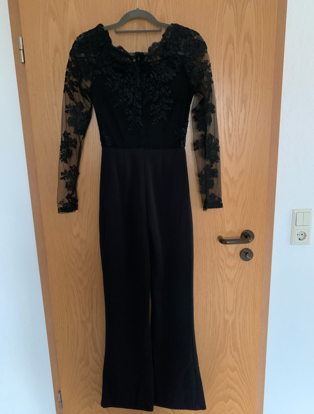 Jumpsuit schwarz mit Spitze