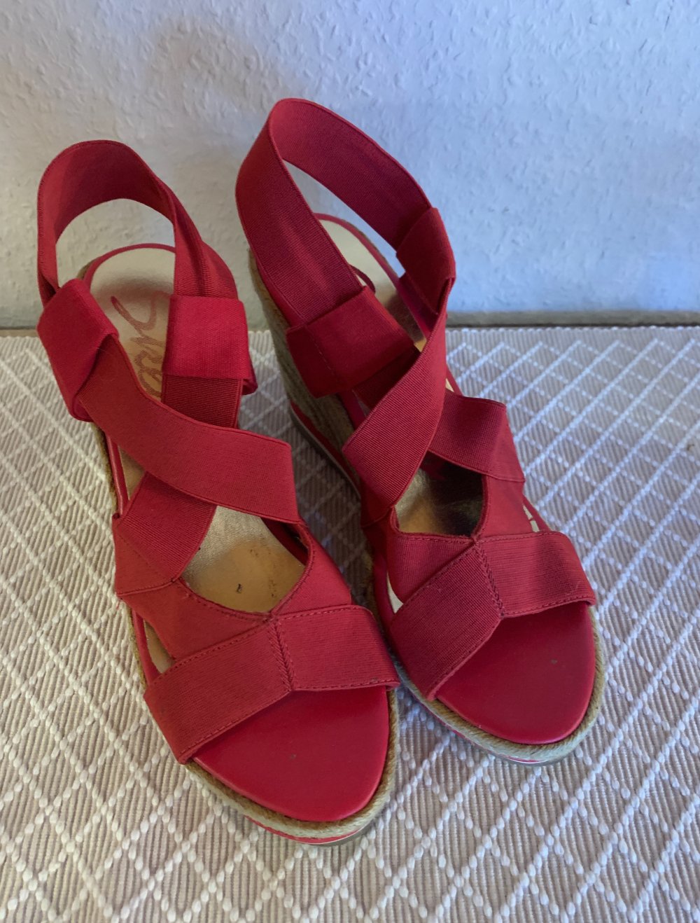 rote Sandalen