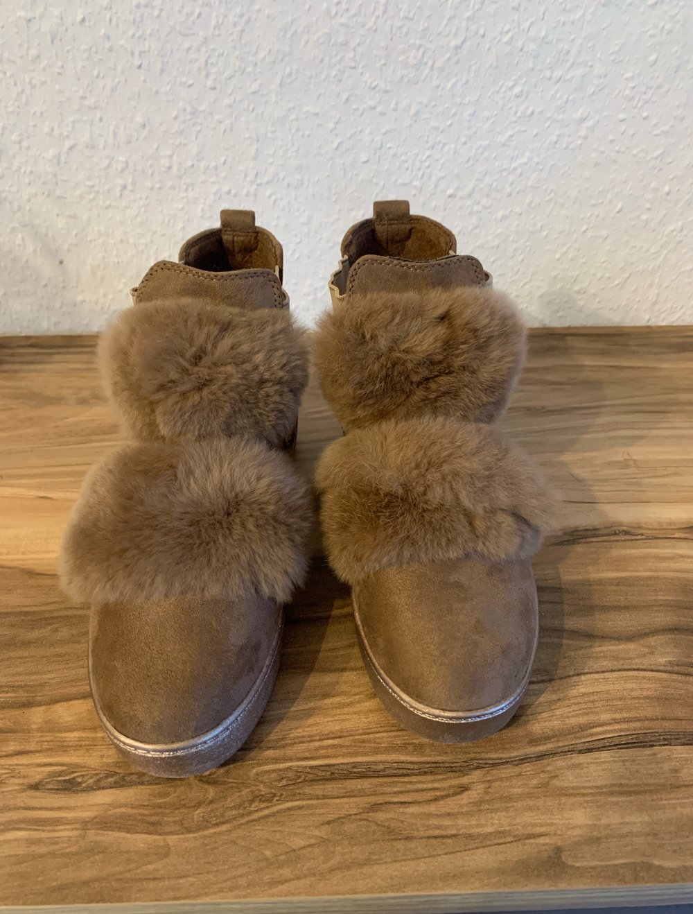 Braune Boots mit Fell