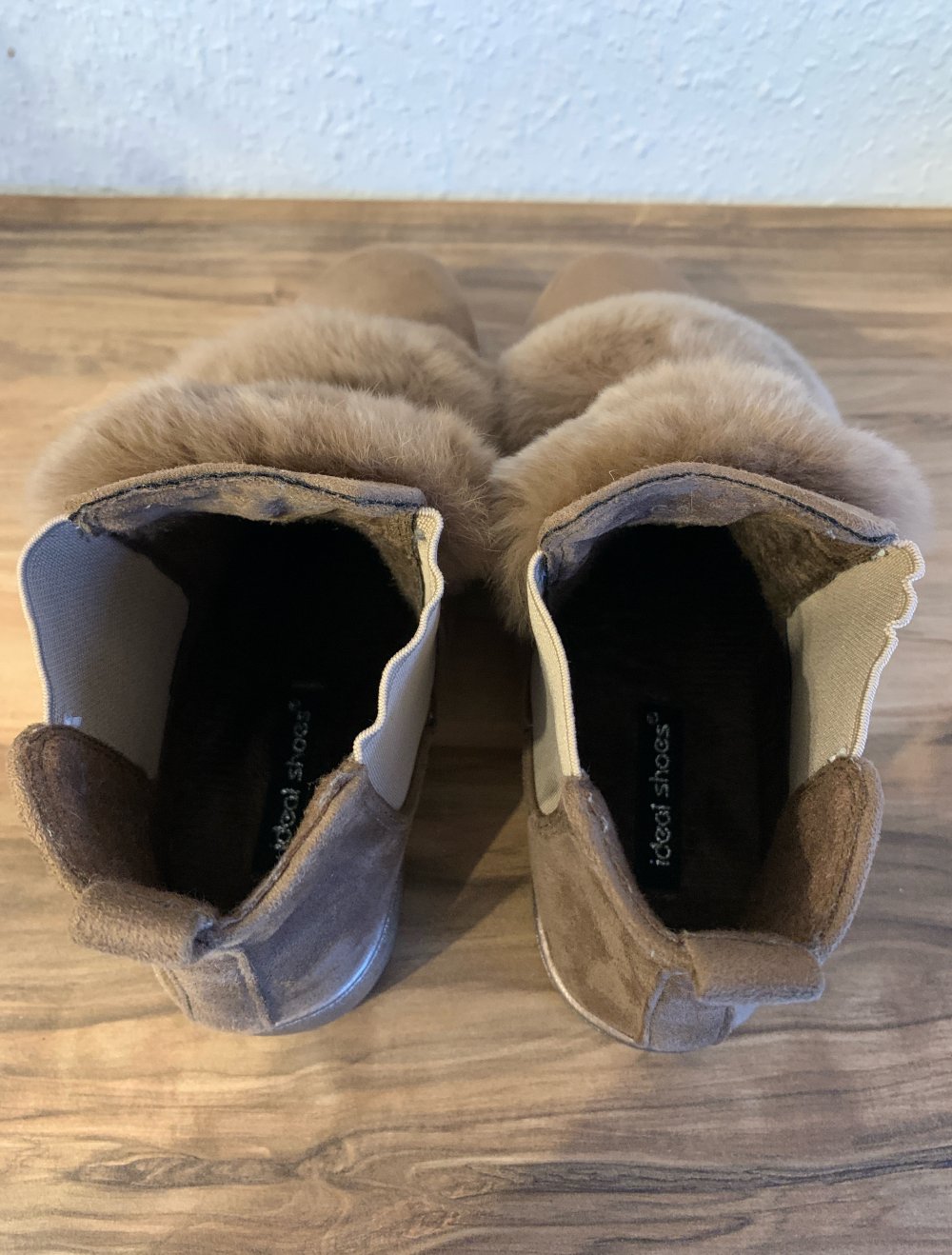 Braune Boots mit Fell