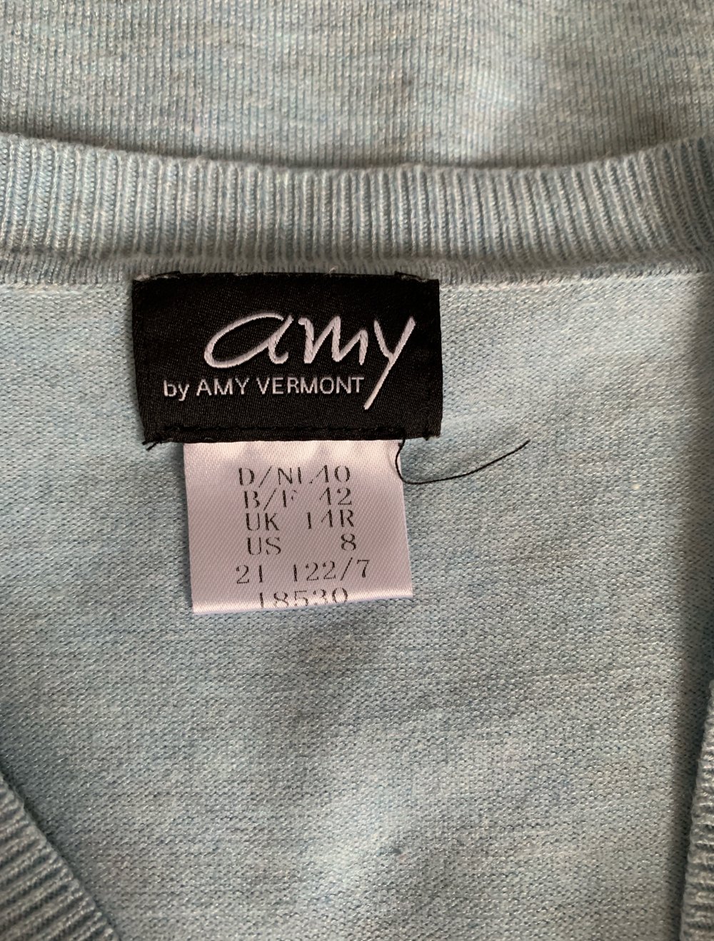 Feinstrickpullover hellblau mit transparenten Schultern