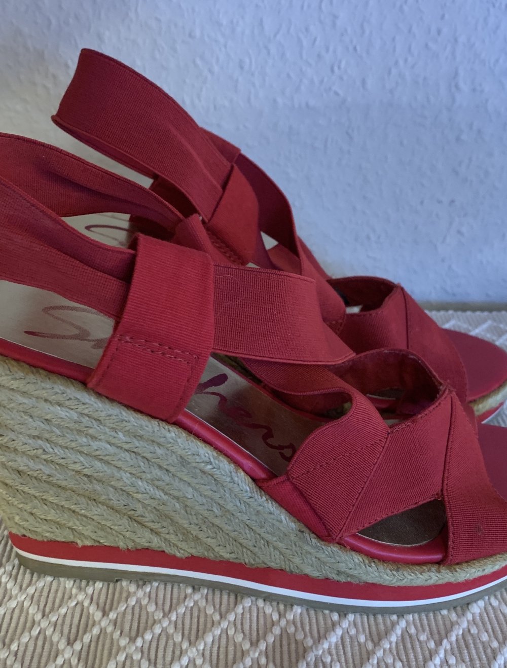 rote Sandalen