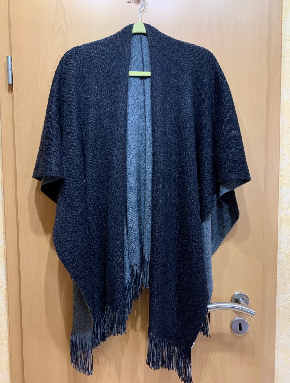 Poncho schwarz/grau