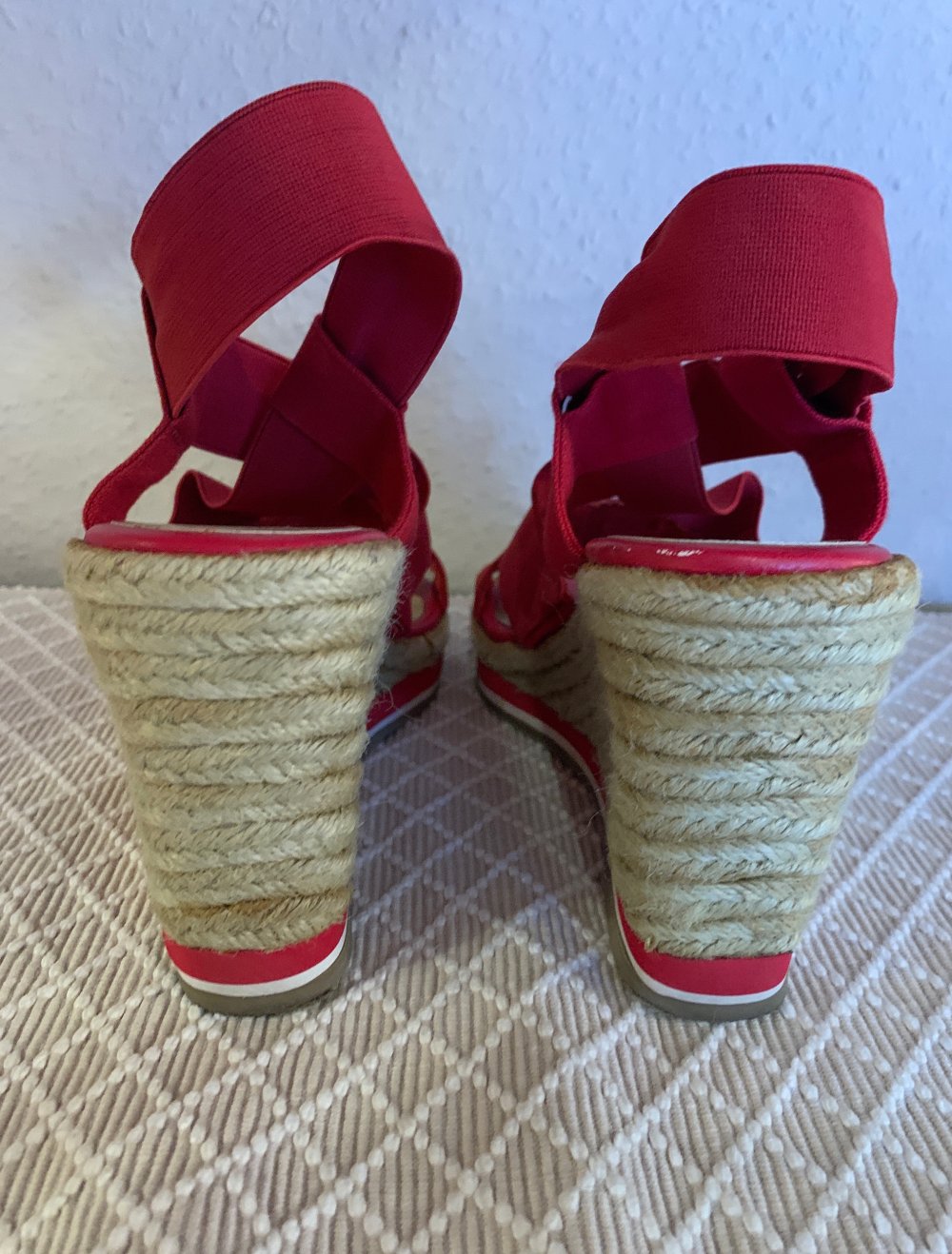 rote Sandalen