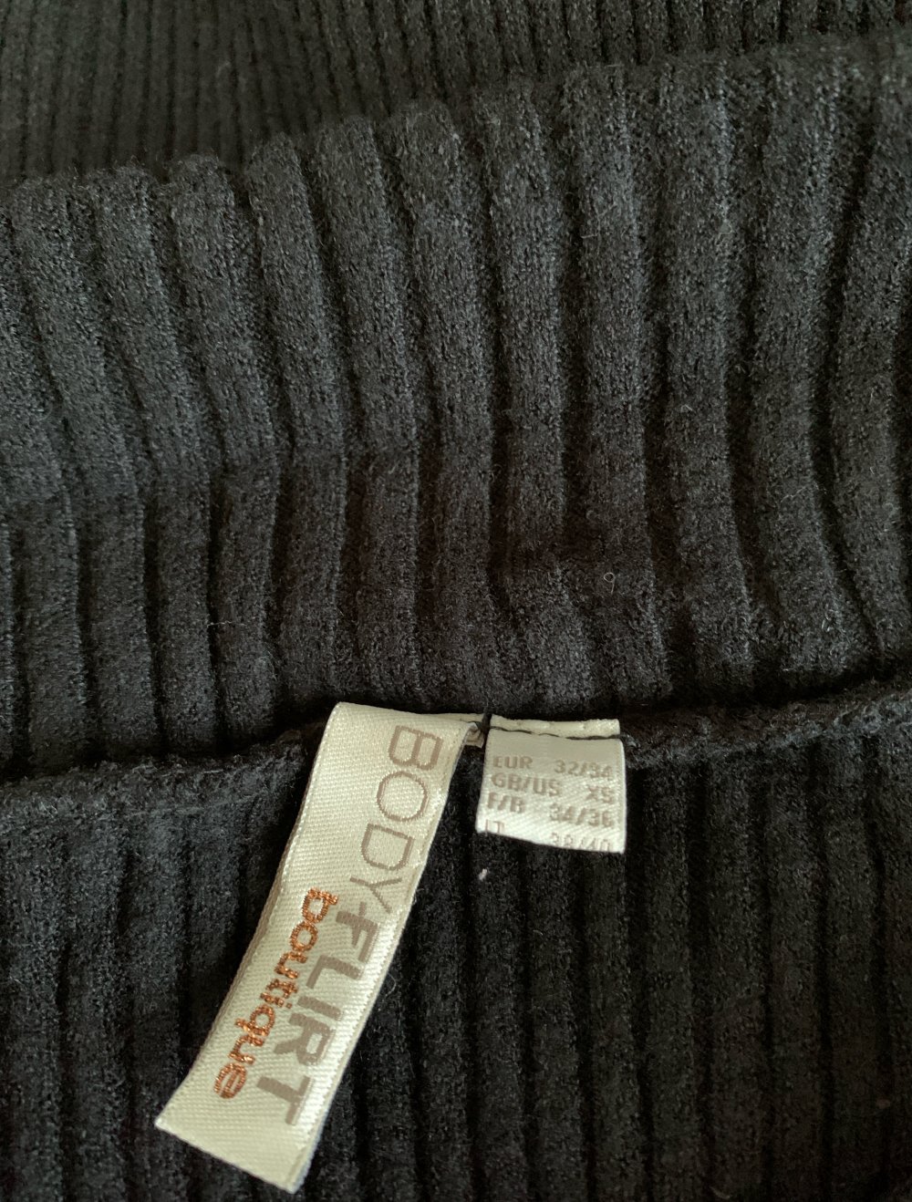 Strickkleid schwarz mit breitem Kragen