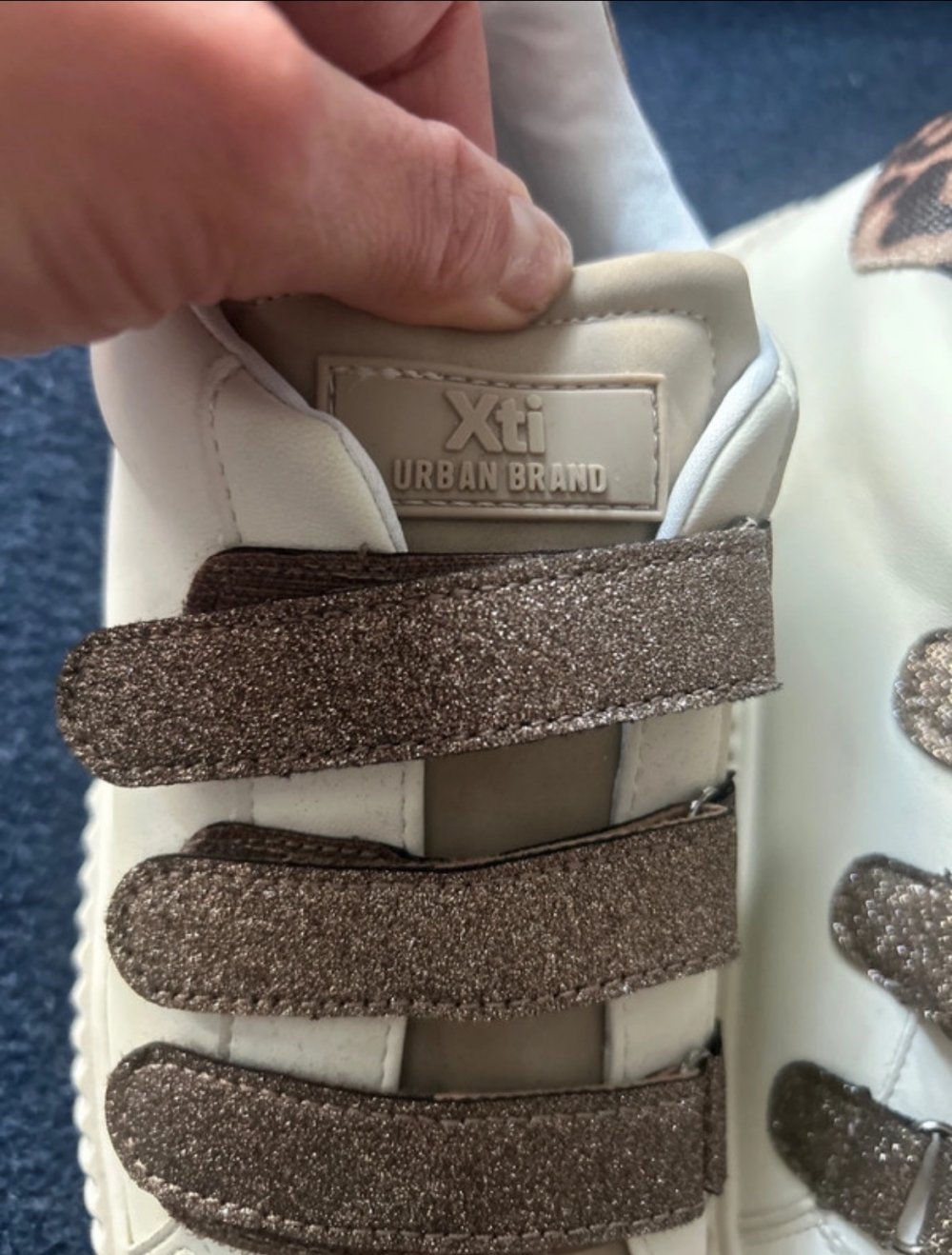 Ausgefllene Sneaker in Weiß Größe 41