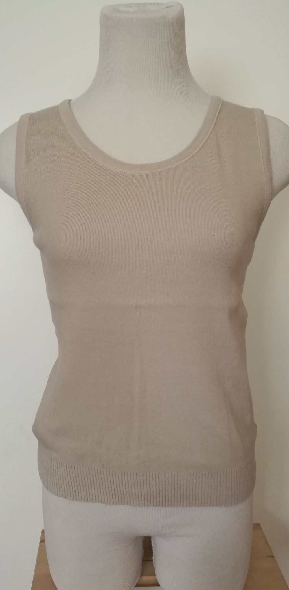 Feinstrick-Top / Pullunder von Benetton, Gr. S, beige