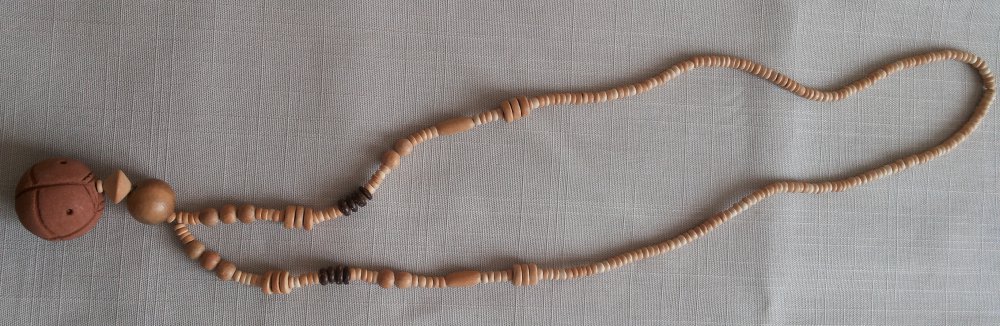 lange Halskette aus Holz