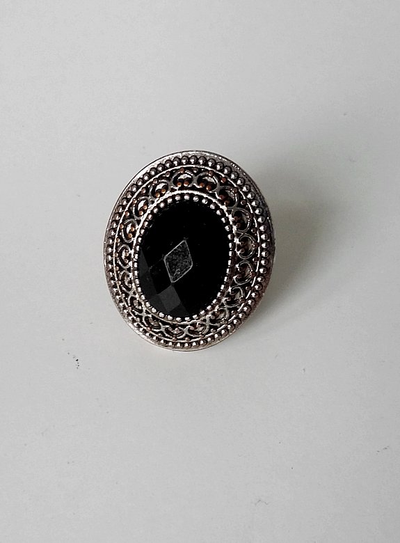  Ring, silber mit schwarzem Stein