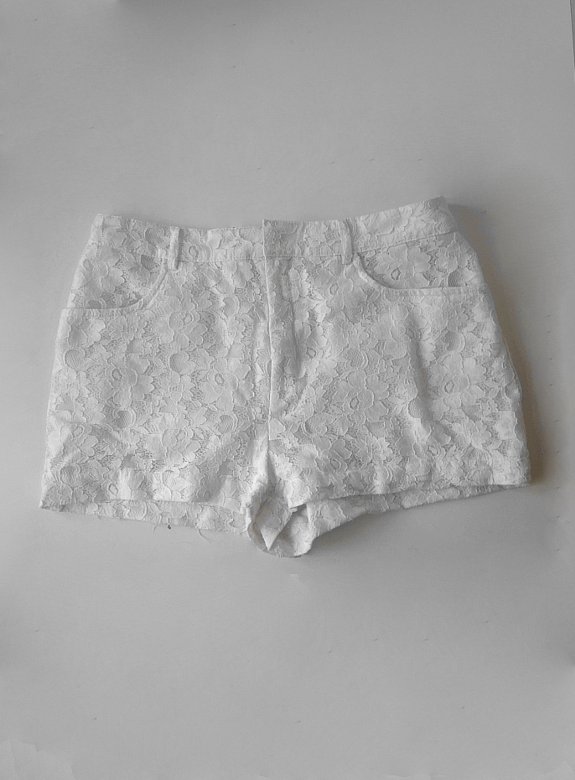 Shorts, weiß, Spitze, Blumen, Gr. 36/S