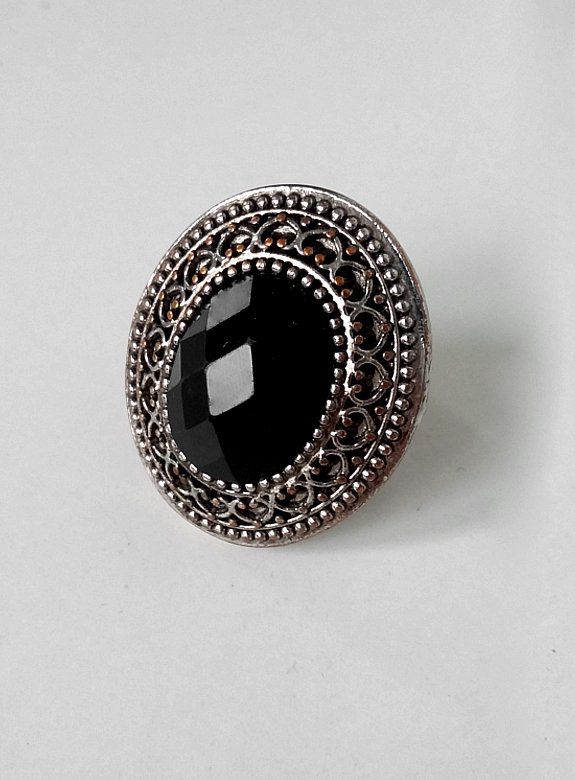  Ring, silber mit schwarzem Stein