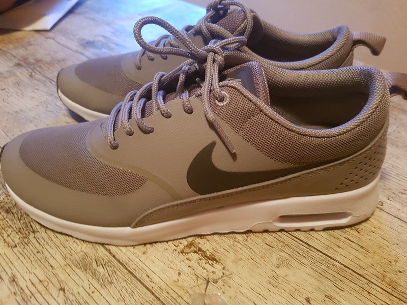 Nike Air Max Thea grau braun taupe Gr. 41 wie neu