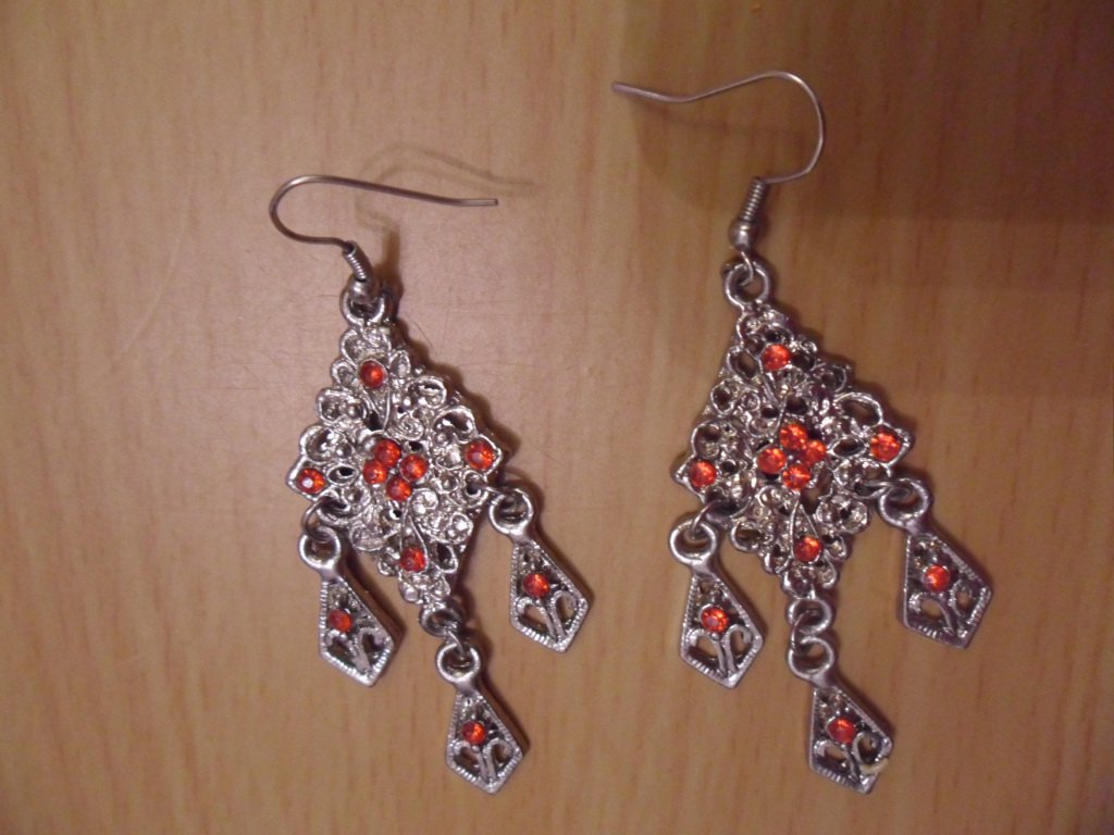 Ohrringe mit roten Steinen Modeschmuck