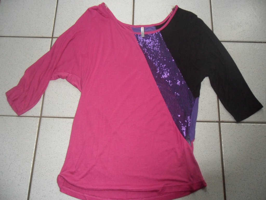 Lila, pink, schwarzes Shirt mit Glitzerpailletten Gr. L