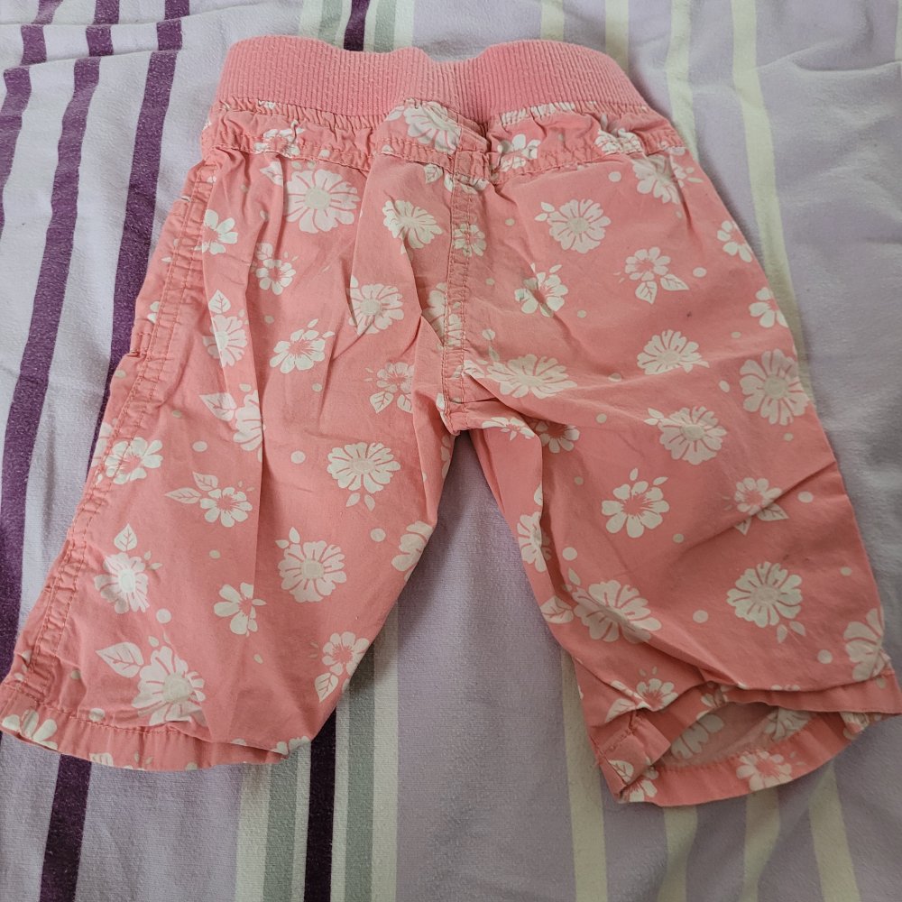 Bundhose mit Blumen 