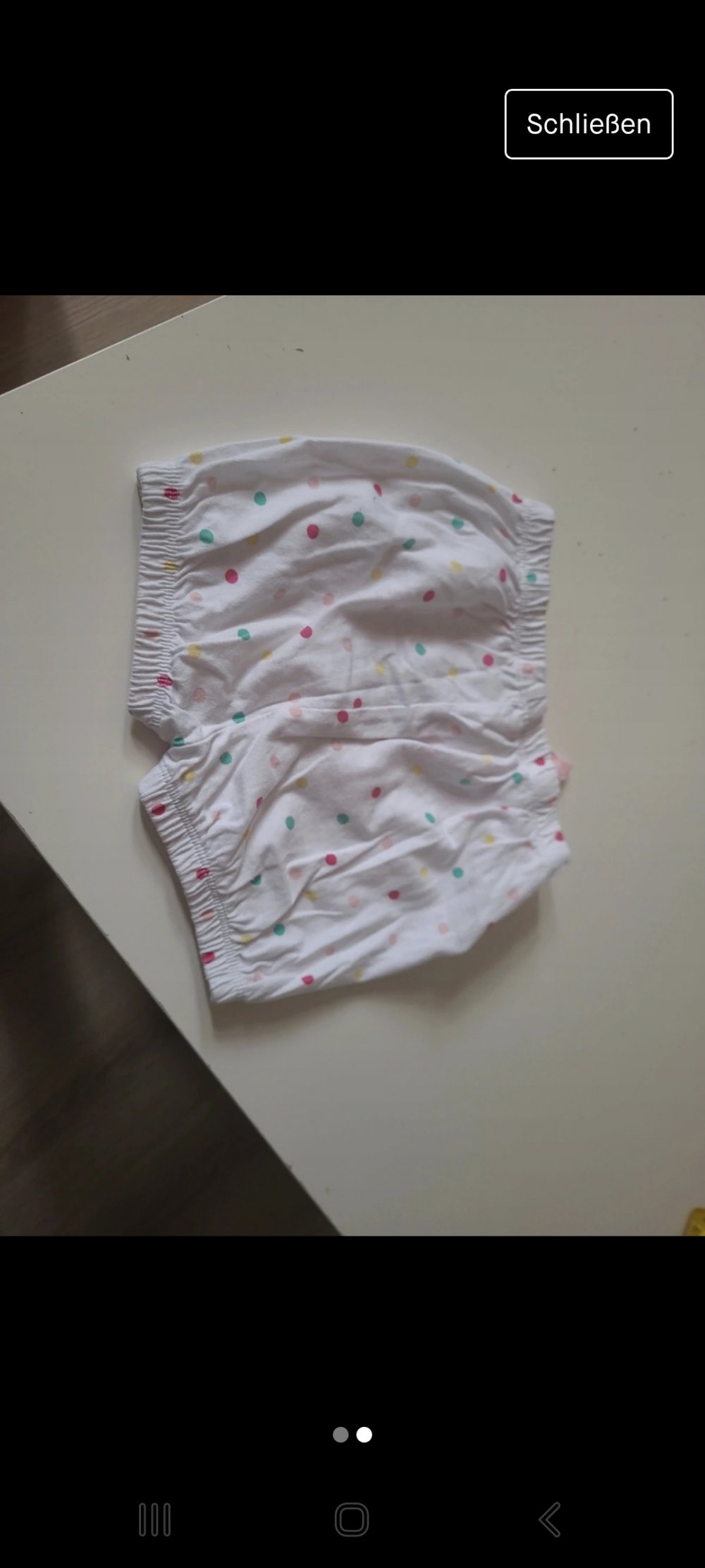 Shorts mit Punkten 