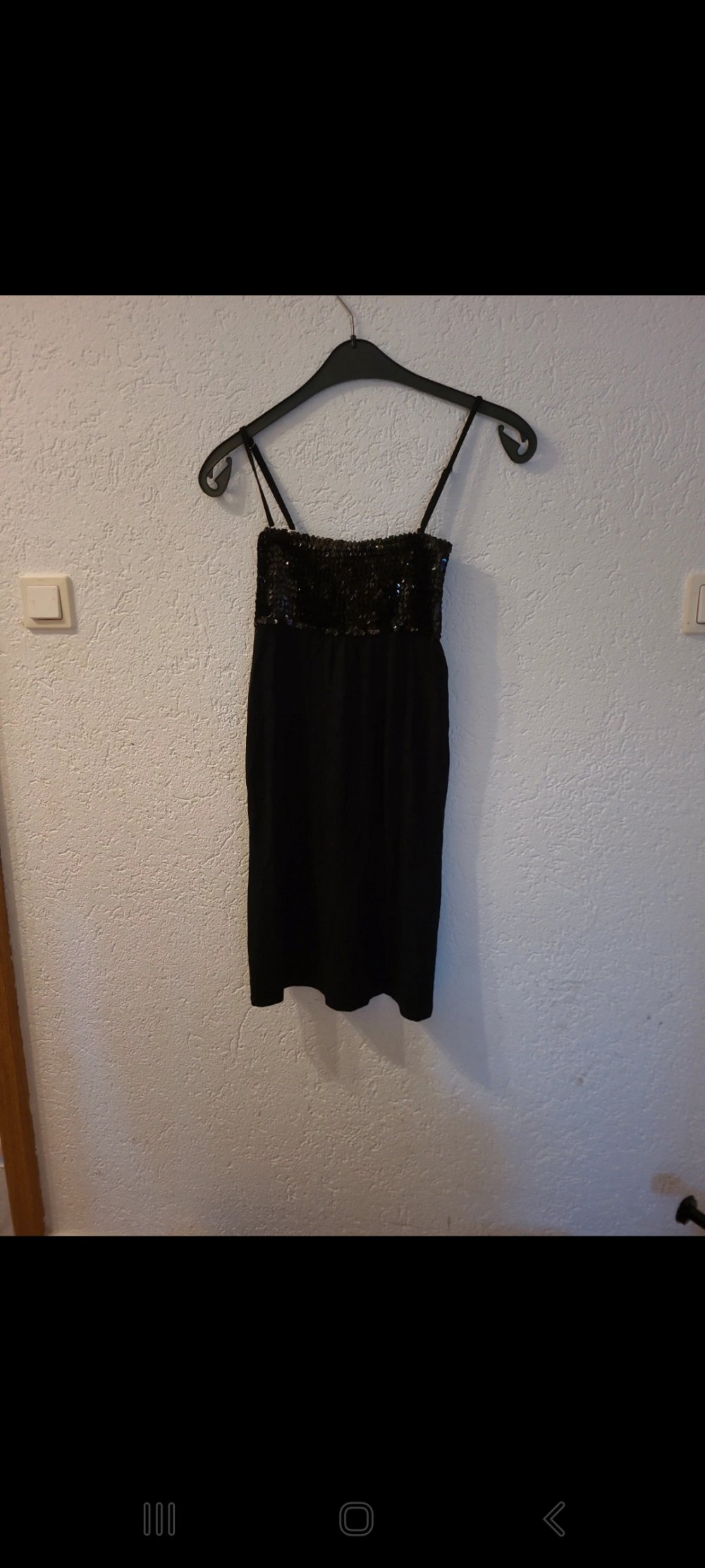 Kleid mit Pailletten 