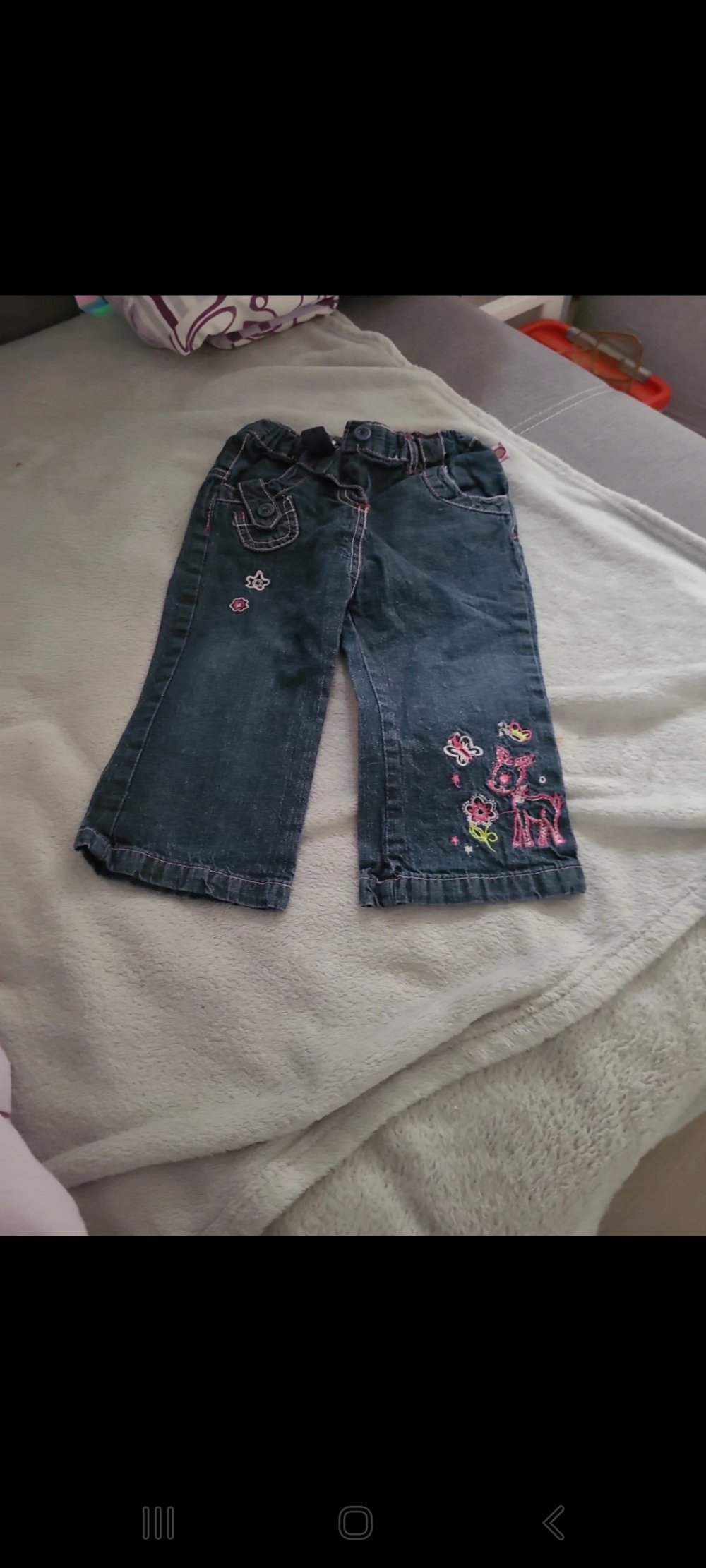 Jeans mit Blumen 