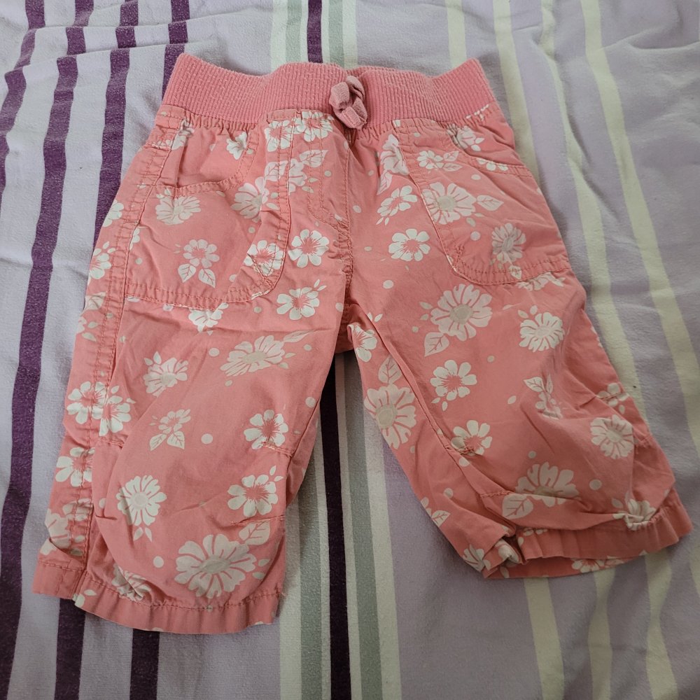 Bundhose mit Blumen 
