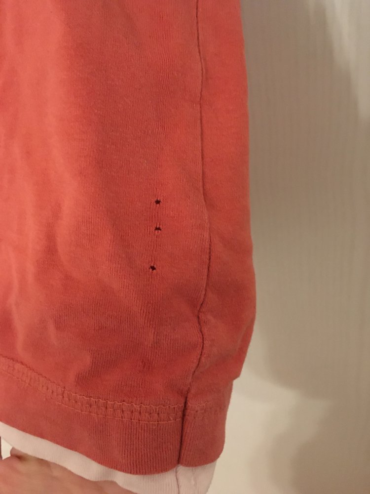 Rotes T-Shirt mit Druck