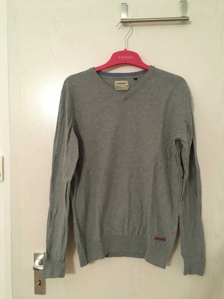 Grauer Pullover von Stangata