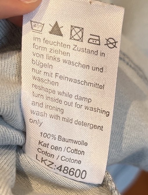 grau blaues Top von Laura Scott