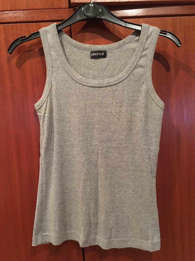 Graues Top von Laura Scott
