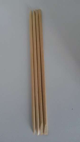 4 Stück Manikürstäbchen aus Holz,