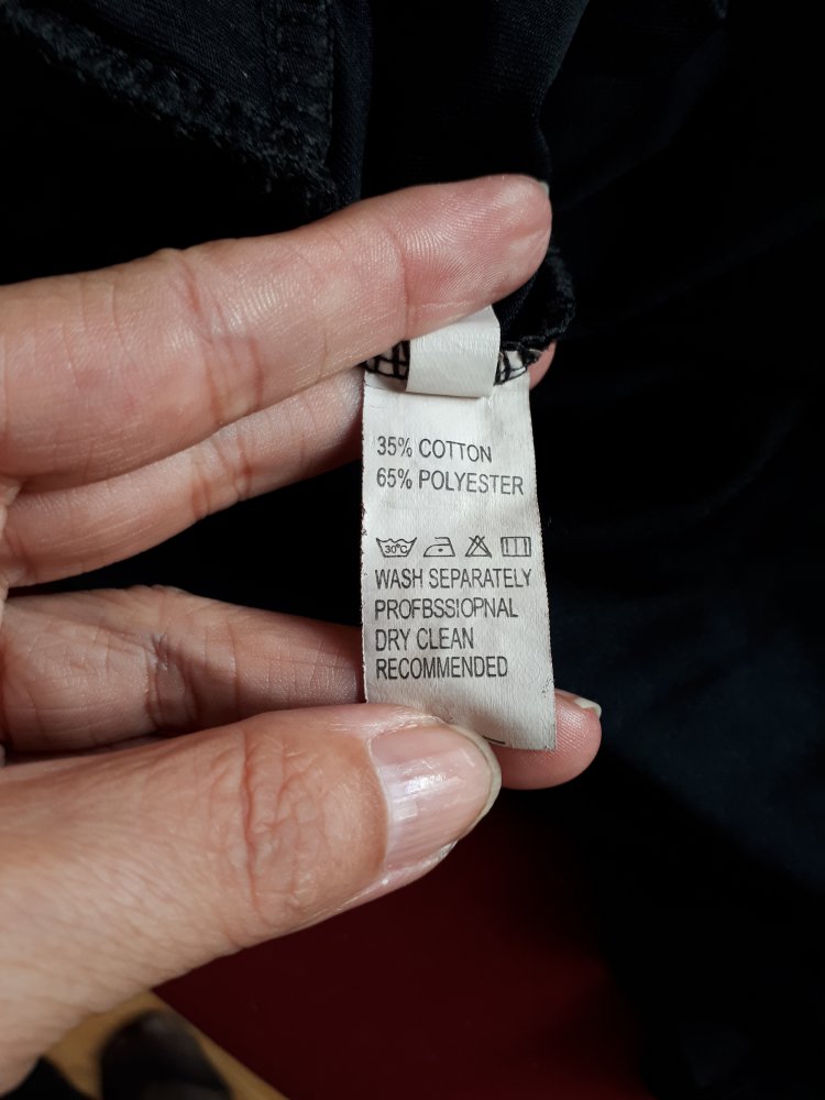 Schwarzes langes Abendkleid zum Binden im Nacken mit Raffung im Rücken und 2 Rosen vorn,