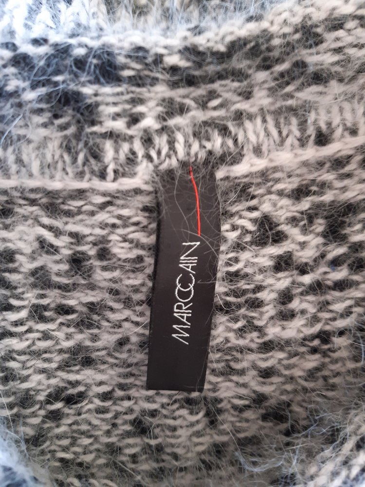 Wollpullover von Marc Cain mit hohem Kragen