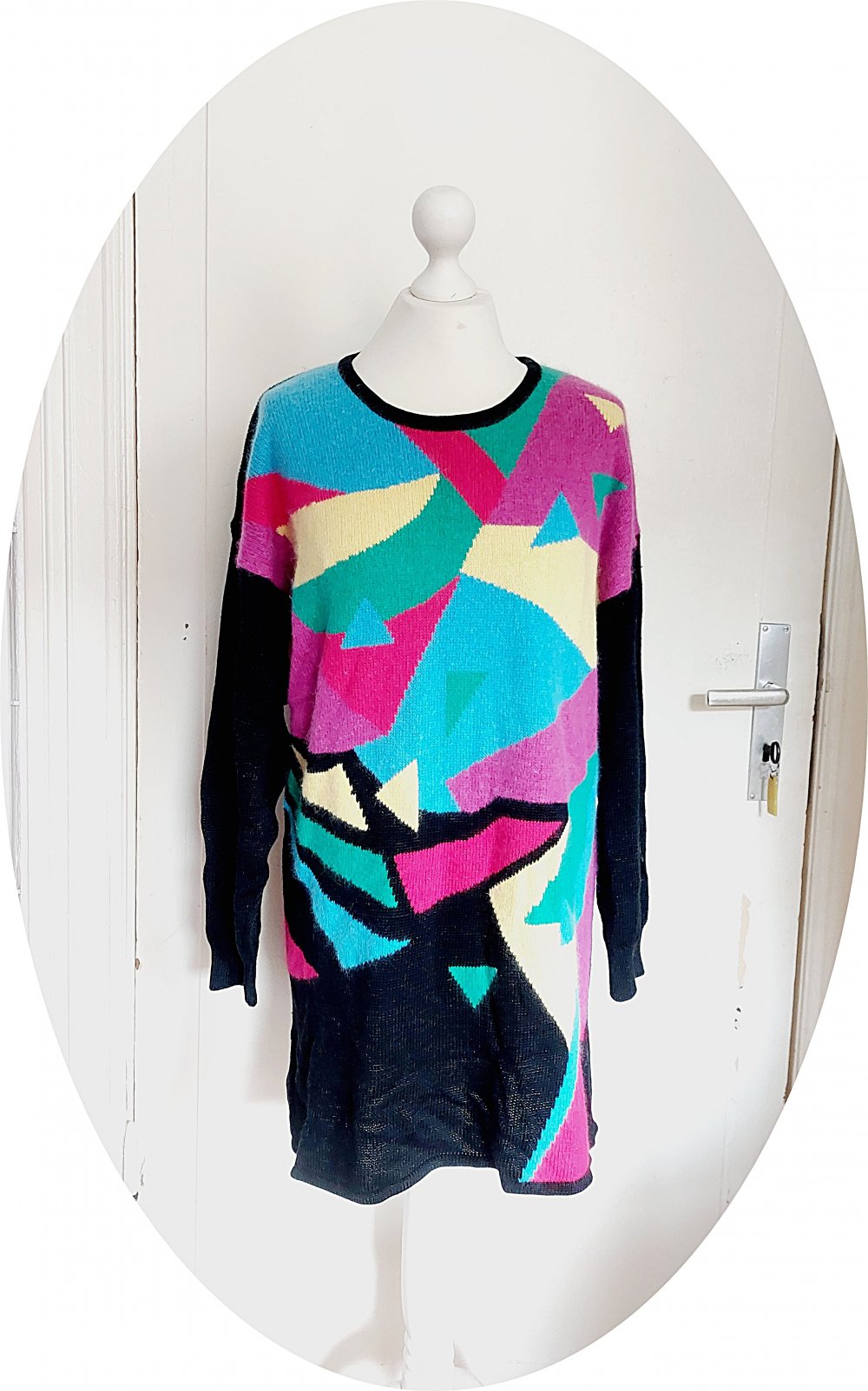 Hochwertiges Pulloverkleid mit Retromuster
