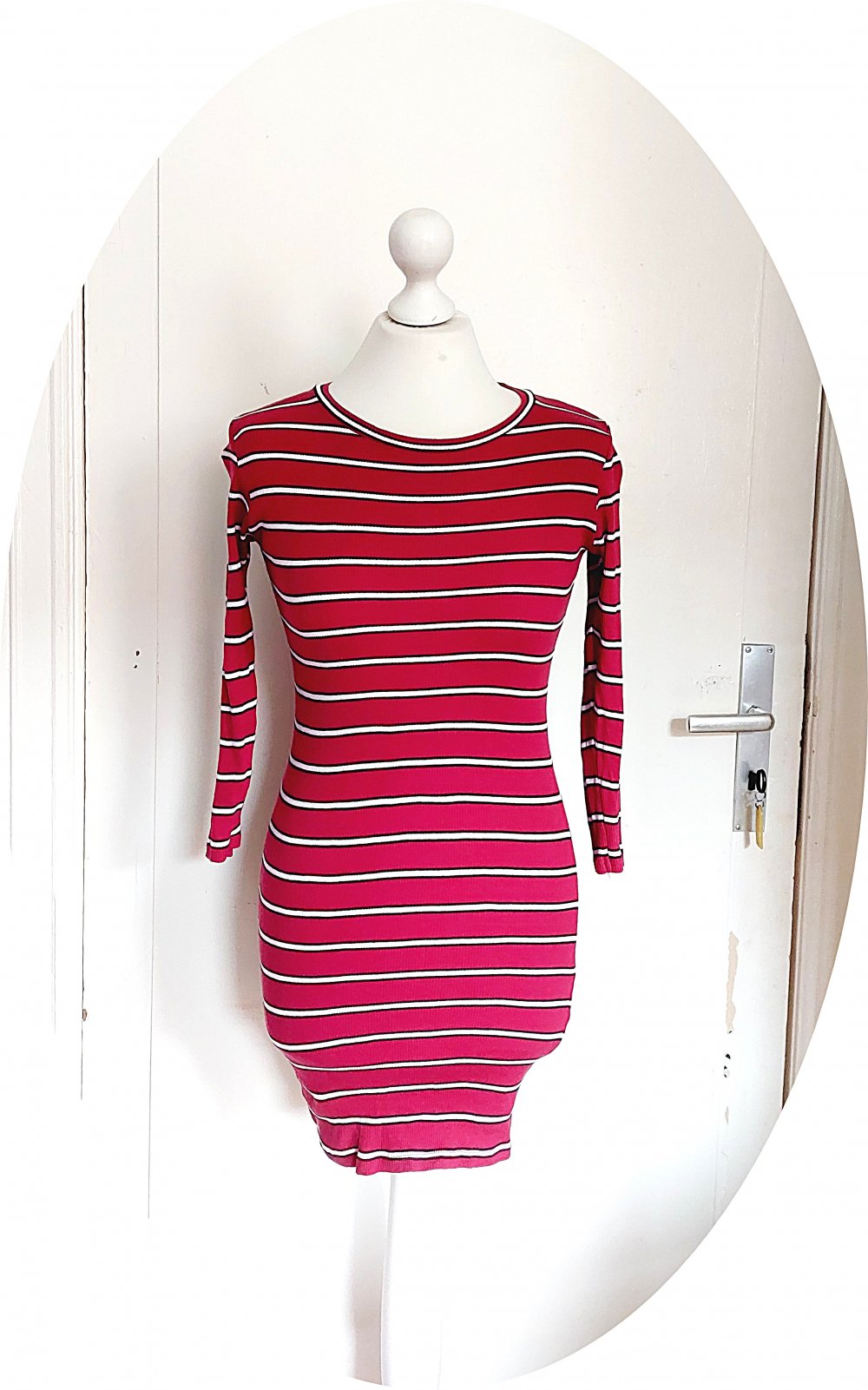 Geripptes Kleid mit Rundhalsausschnitt von Lefties