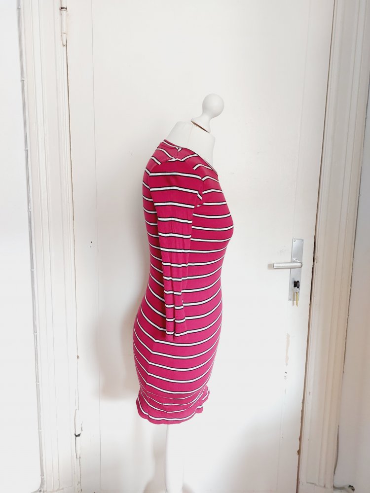 Geripptes Kleid mit Rundhalsausschnitt von Lefties