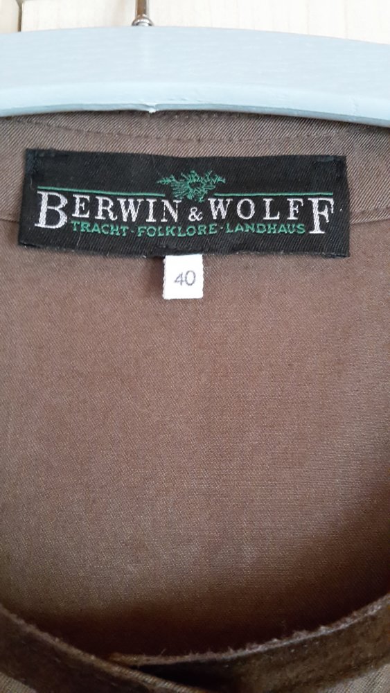 Wadenlanges Dirndl
