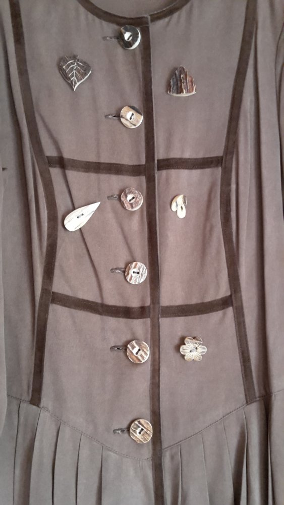 Wadenlanges Dirndl