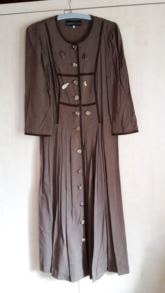 Wadenlanges Dirndl