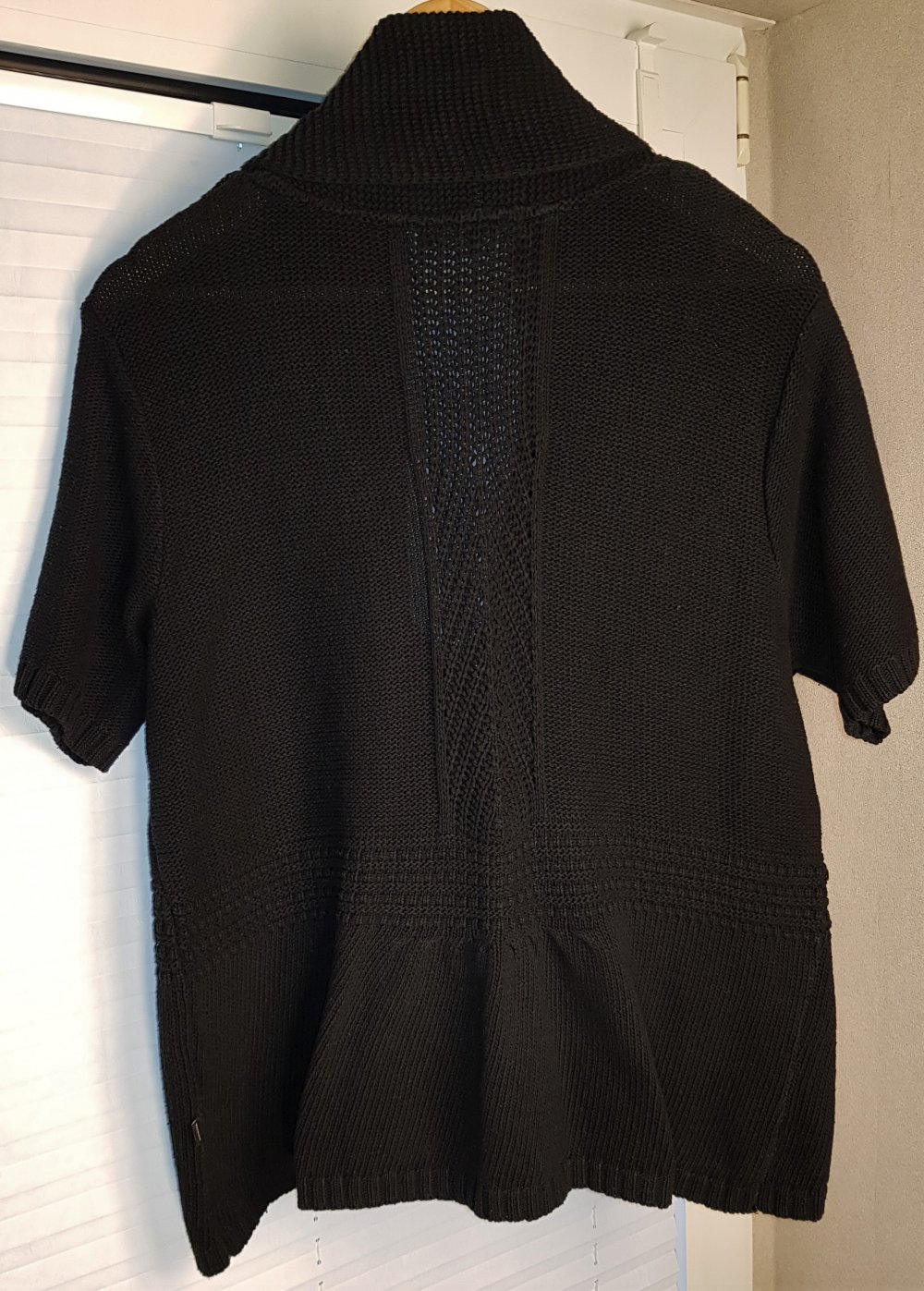  Cardigan -- Strickjacke -- Schwarz -- Gr. 46 -- Wissmach