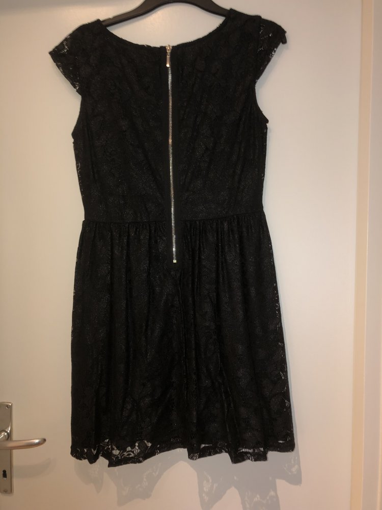 Schwarzes Spitzenkleid Glitzer