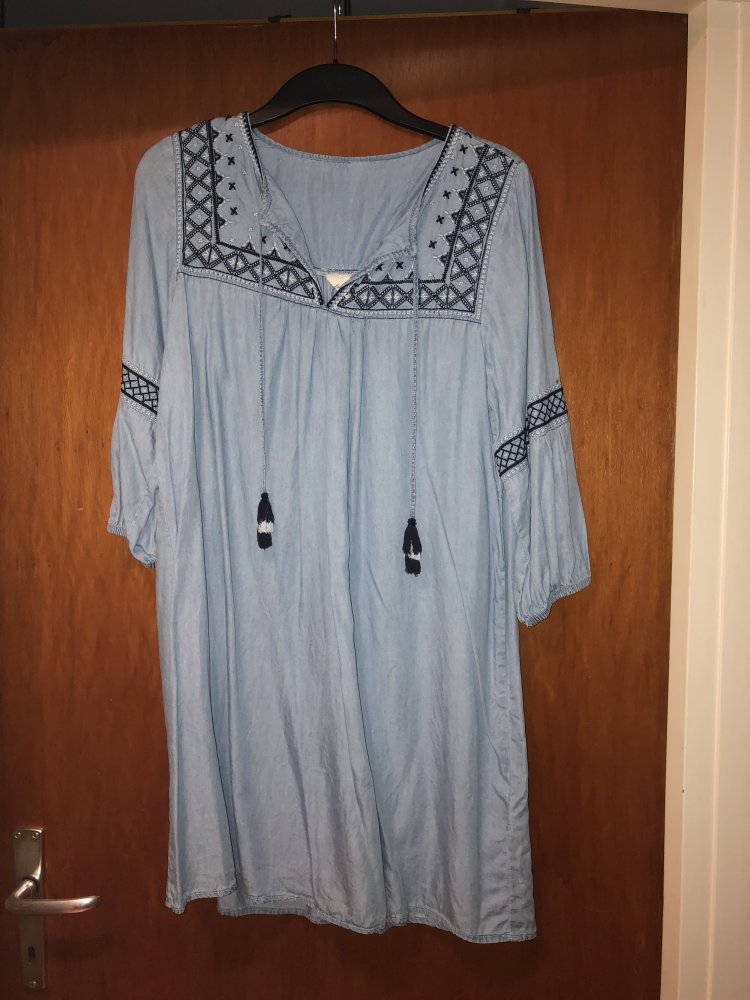 Süsses Kleid NEU