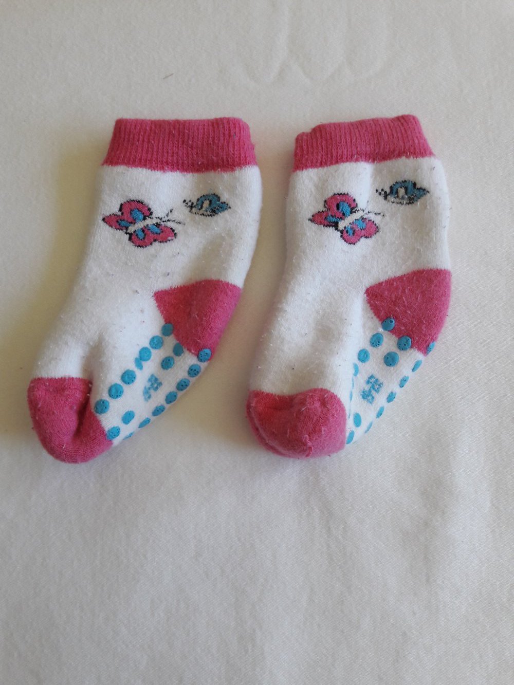 Stoppersocken, pink/weiß mit Schmetterlingen, Gr. 19-22